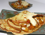 Crêpes au lait d'amandes, mirabelles, pain d'épices et crème au lait d'amandes