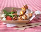 Brochettes de poulet, sauce au yaourt