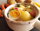 Œuf cocotte pommes de terre et légumes acidulés