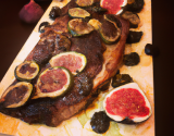 Côte de bœuf aux figues, aux poires et aux raisins