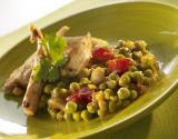 Poulet tendre aux épices citronnées et gourmandise de pois à la provençale