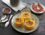 Verrines de velouté de butternut au jambon croustillant