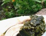 Raie pochée, condiment wakamé-sésame, tagliatelle à l'encre de seiche