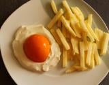 Œuf sur le plat avec frites mais sucré