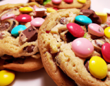 Cookies aux Smarties et Kit Kat