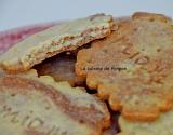 Biscuit aux amandes, poudre de combava et cacao