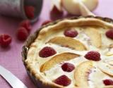 Tarte sablée aux pêches et framboises