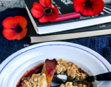 Crumble de poires des vergers d'Île-de-France sur crème brûlée aux coquelicots de Nemours