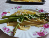 Spaghetti à la compotée d'oignons et asperges