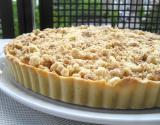 Tarte à la rhubarbe, à la crème anglaise et au crumble