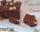 Gâteau choco-caramel au beure salé nappé lait et noisettes