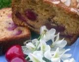 Cake au fleurs d'acacia, miel et cerises