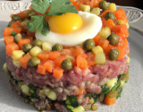 Tartare de légumes à la Fourme d'Ambert et œuf de caille poché