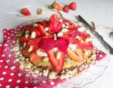 Tarte crumble bretonne au sarrasin, rhubarbe et fraises