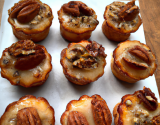 Petits cakes aux poires, miel, noisettes et noix