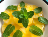 Carpaccio d'ananas sirop à la menthe fraîche