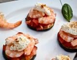 Tartare de tomates et de crevettes sur lit d'aubergine