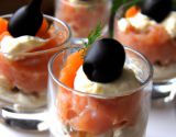 Verrines de saumon mousse ricotta et olives