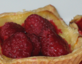 Tartelettes aux framboises sur son lit de  crème pâtissière