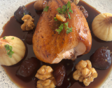 Chapon au monbazillac, marrons et foie gras