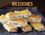 Brioches au roquefort et aux pignons grillés