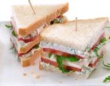 Sandwich au poulet, Philadelphia et herbes aromatiques