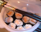 Makis-sushis filet de saumon chaud et huile d'olive citron