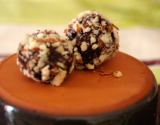 Truffes au chocolat, fleur de sel et amandes