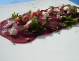 Carpaccio de betterave, féta, menthe et vinaigrette à la fraise