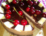 Cheesecake chocolat noir/cerises.