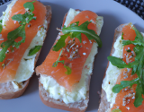 Toasts de saumon fumé à la mozzarella