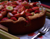 Gâteau à la rhubarbe et fraises