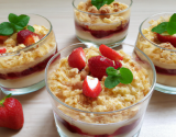 Verrines à la crème pâtissière aux fraises et crumble