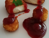 Camembert frit, coulis groseille-ketchup