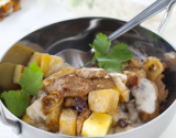 Wok d'agneau à l'ananas et noix de coco