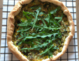 Tarte à la roquette et aux pignons