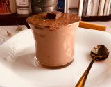 Mousse au chocolat riche en beurre