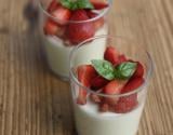 Panna cotta au basilic, fraises au balsamique