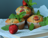 Muffins aux fraises et à la menthe fraîche