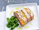 Terrine de foie gras poêlé, mangue, jambon de Bayonne et gelée de sauternes au poivre de Timut