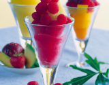 Sorbet aux fruits comme un cocktail