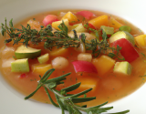 Minestrone de fruits frais au romarin