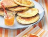 Pancakes à la confiture d'abricots et pêches