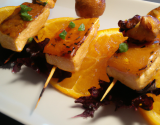 Brochettes de noix de saint-jacques au foie gras et orange