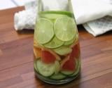 Detox water aux fruits et légumes frais