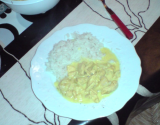 Curry de poulet à la banane et aux oignons