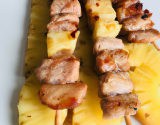 Brochette de porc, ananas, pomme