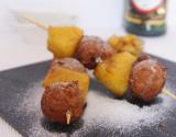 Petits beignets à la banane et ananas flambé au rhum