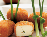 Croquette de brie et pousses de poireaux