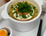 Œuf cocotte aux cèpes, coulis de persil